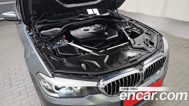 BMW 5-Series 520i Luxury