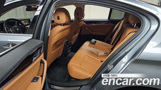 BMW 5-Series 520i Luxury