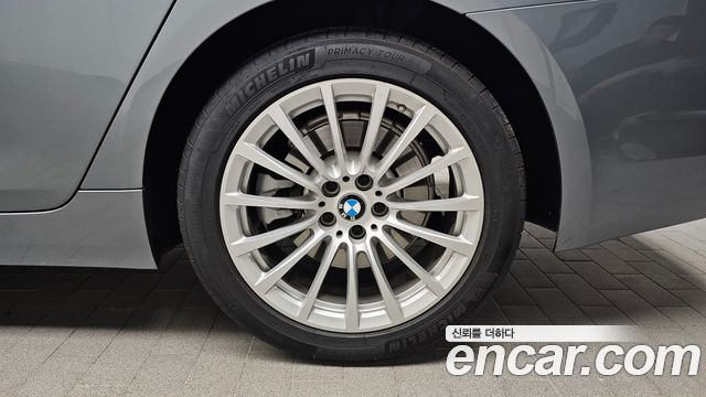 BMW 5-Series 520i Luxury