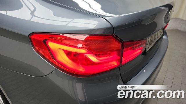 BMW 5-Series 520i Luxury