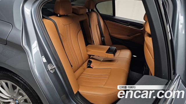 BMW 5-Series 520i Luxury