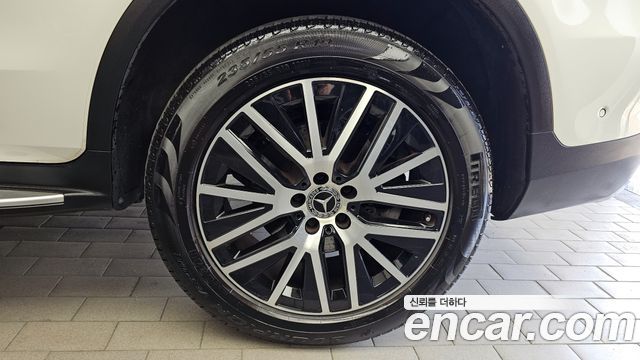 Mercedes-Benz GLC-Class GLC300e 4MATIC