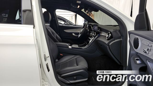 Mercedes-Benz GLC-Class GLC300e 4MATIC