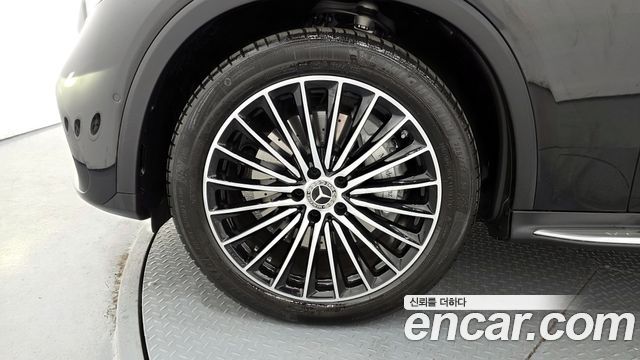 Mercedes-Benz GLC-Class GLC300 4MATIC AMG Line