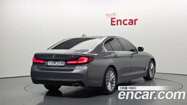 BMW 5-Series 520i Luxury