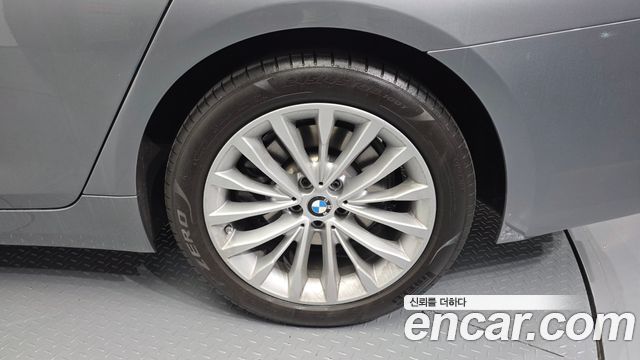 BMW 5-Series 520i Luxury