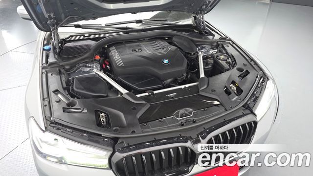 BMW 5-Series 520i Luxury