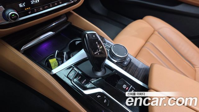 BMW 5-Series 520i Luxury