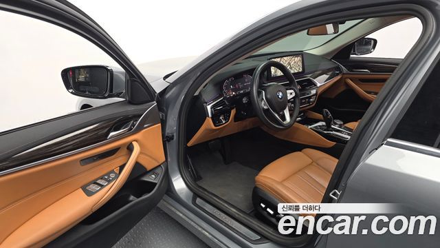BMW 5-Series 520i Luxury