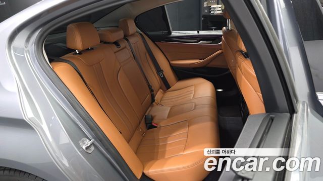 BMW 5-Series 520i Luxury