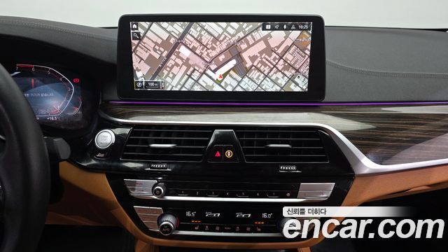 BMW 5-Series 520i Luxury