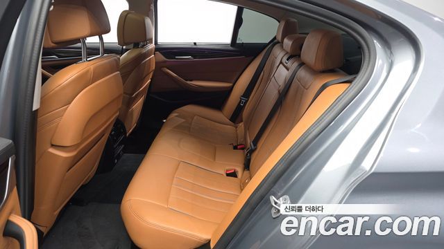 BMW 5-Series 520i Luxury