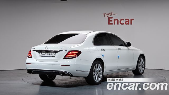 Mercedes-Benz E-Class E300 4MATIC Exclusive