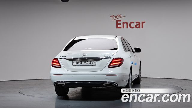 Mercedes-Benz E-Class E300 4MATIC Exclusive