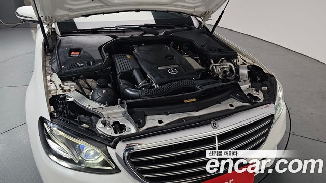 Mercedes-Benz E-Class E300 4MATIC Exclusive