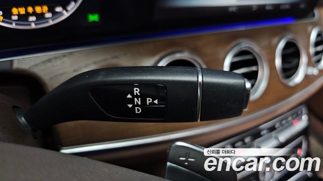 Mercedes-Benz E-Class E300 4MATIC Exclusive