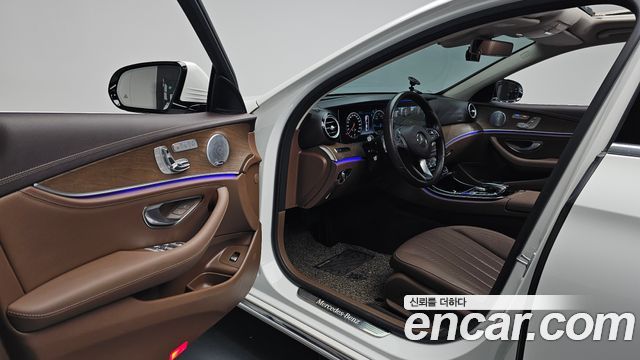 Mercedes-Benz E-Class E300 4MATIC Exclusive