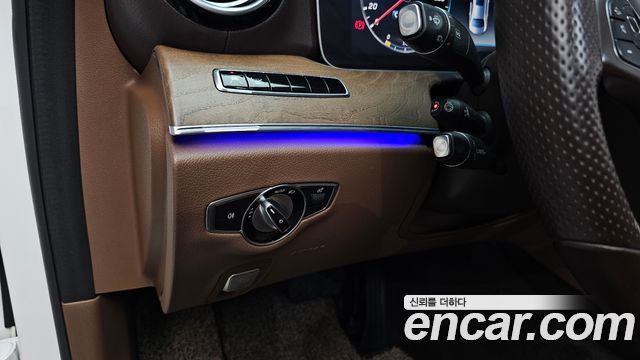 Mercedes-Benz E-Class E300 4MATIC Exclusive