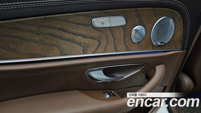 Mercedes-Benz E-Class E300 4MATIC Exclusive