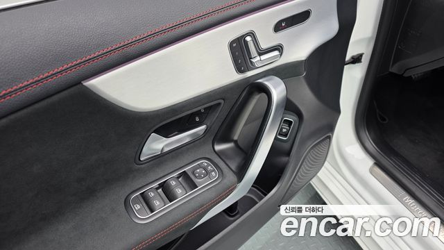 Mercedes-Benz CLA-Class CLA250 4MATIC