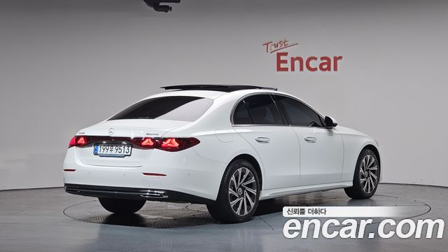 Mercedes-Benz E-Class E300 4MATIC Exclusive