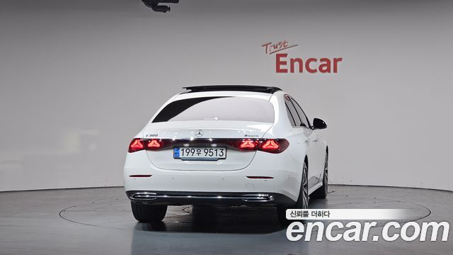Mercedes-Benz E-Class E300 4MATIC Exclusive