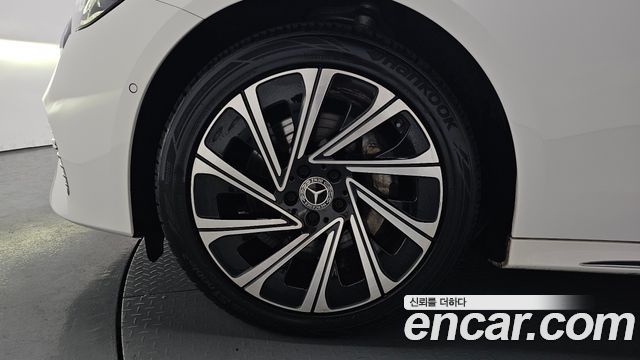 Mercedes-Benz E-Class E300 4MATIC Exclusive