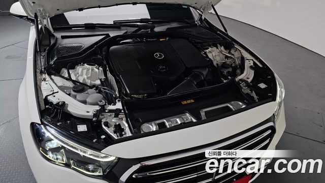 Mercedes-Benz E-Class E300 4MATIC Exclusive