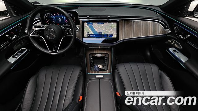 Mercedes-Benz E-Class E300 4MATIC Exclusive