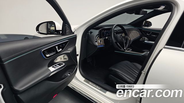 Mercedes-Benz E-Class E300 4MATIC Exclusive