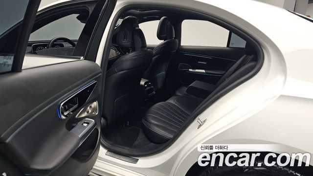 Mercedes-Benz E-Class E300 4MATIC Exclusive