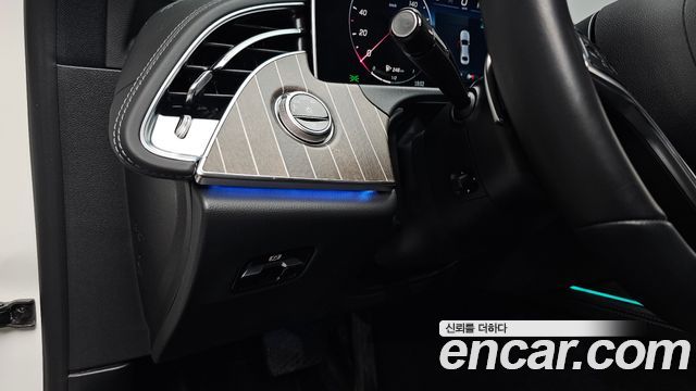 Mercedes-Benz E-Class E300 4MATIC Exclusive