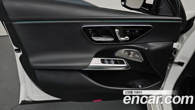 Mercedes-Benz E-Class E300 4MATIC Exclusive
