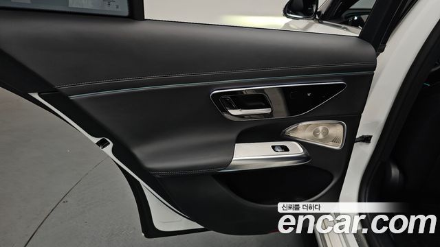 Mercedes-Benz E-Class E300 4MATIC Exclusive
