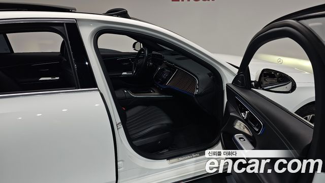 Mercedes-Benz E-Class E300 4MATIC Exclusive