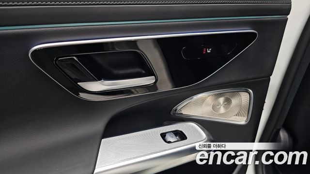 Mercedes-Benz E-Class E300 4MATIC Exclusive