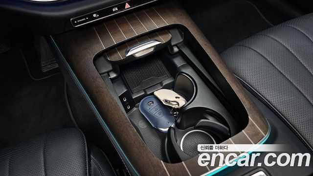 Mercedes-Benz E-Class E300 4MATIC Exclusive
