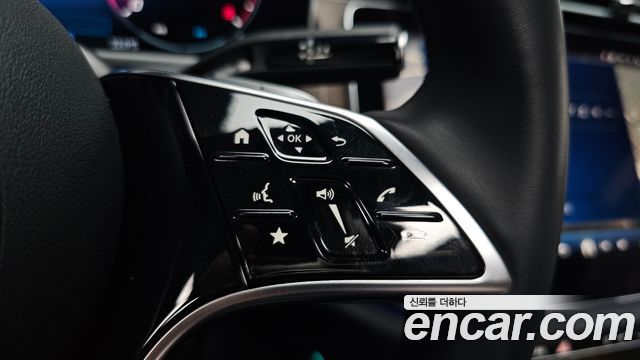 Mercedes-Benz E-Class E300 4MATIC Exclusive