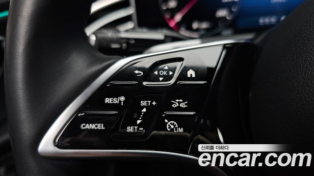 Mercedes-Benz E-Class E300 4MATIC Exclusive