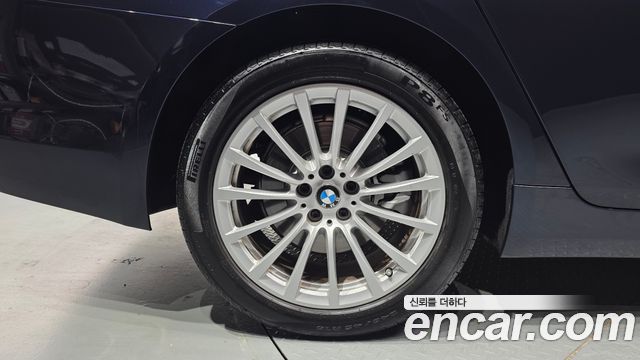 BMW 5-Series 520i Luxury