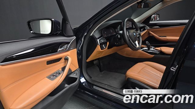 BMW 5-Series 520i Luxury