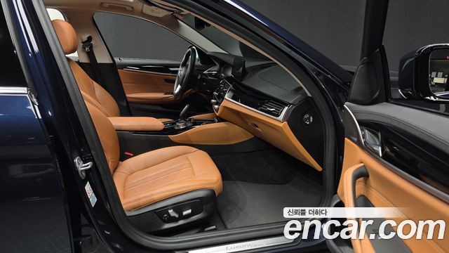 BMW 5-Series 520i Luxury