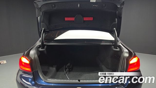 BMW 5-Series 520i Luxury