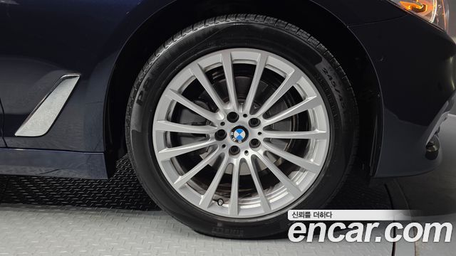 BMW 5-Series 520i Luxury