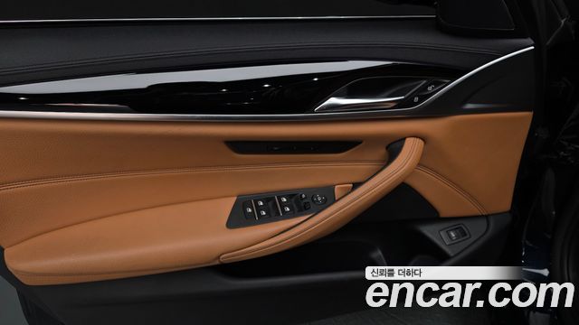 BMW 5-Series 520i Luxury