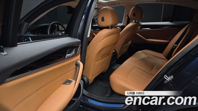 BMW 5-Series 520i Luxury