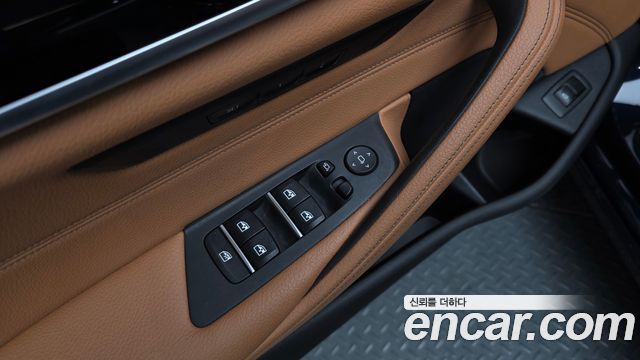 BMW 5-Series 520i Luxury