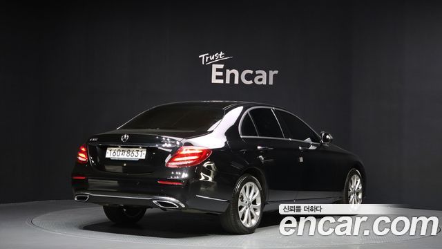 Mercedes-Benz E-Class E300 4MATIC Exclusive