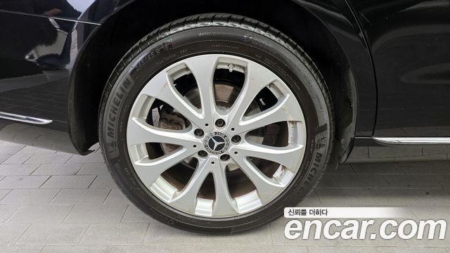 Mercedes-Benz E-Class E300 4MATIC Exclusive