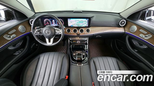 Mercedes-Benz E-Class E300 4MATIC Exclusive